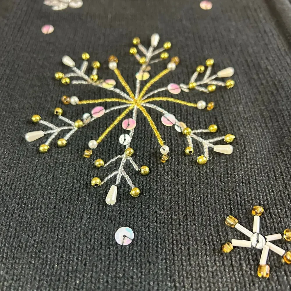 CDP & Co Knit Vest Size  Medium Black Silver Snowflake Embroidered Beaded Top